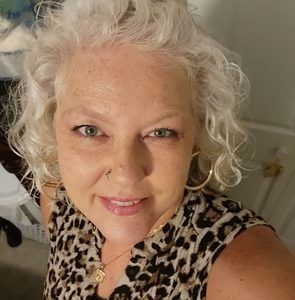 Meet your Posher, Dee